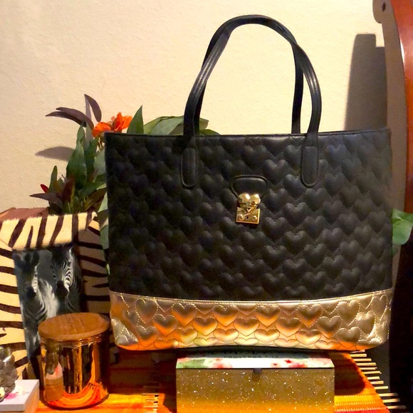 Betsey Johnson Handbags - NWOT Betsey Johnson Quilted Black and Gold Tote